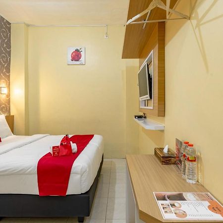 Hotel Reddoorz Near Dino Park Malang Exterior foto