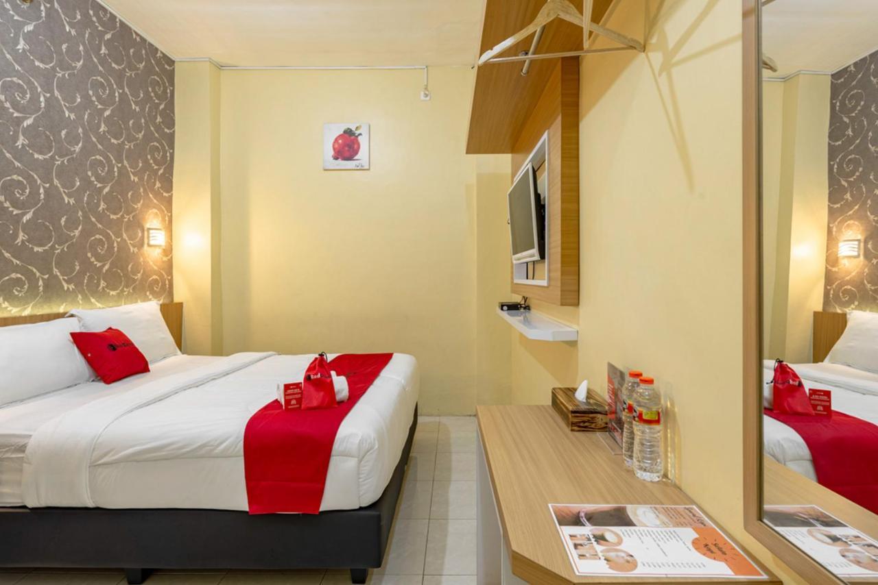 Hotel Reddoorz Near Dino Park Malang Exterior foto