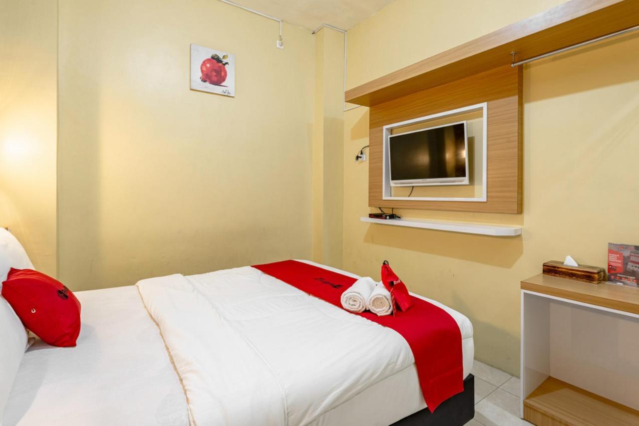 Hotel Reddoorz Near Dino Park Malang Exterior foto