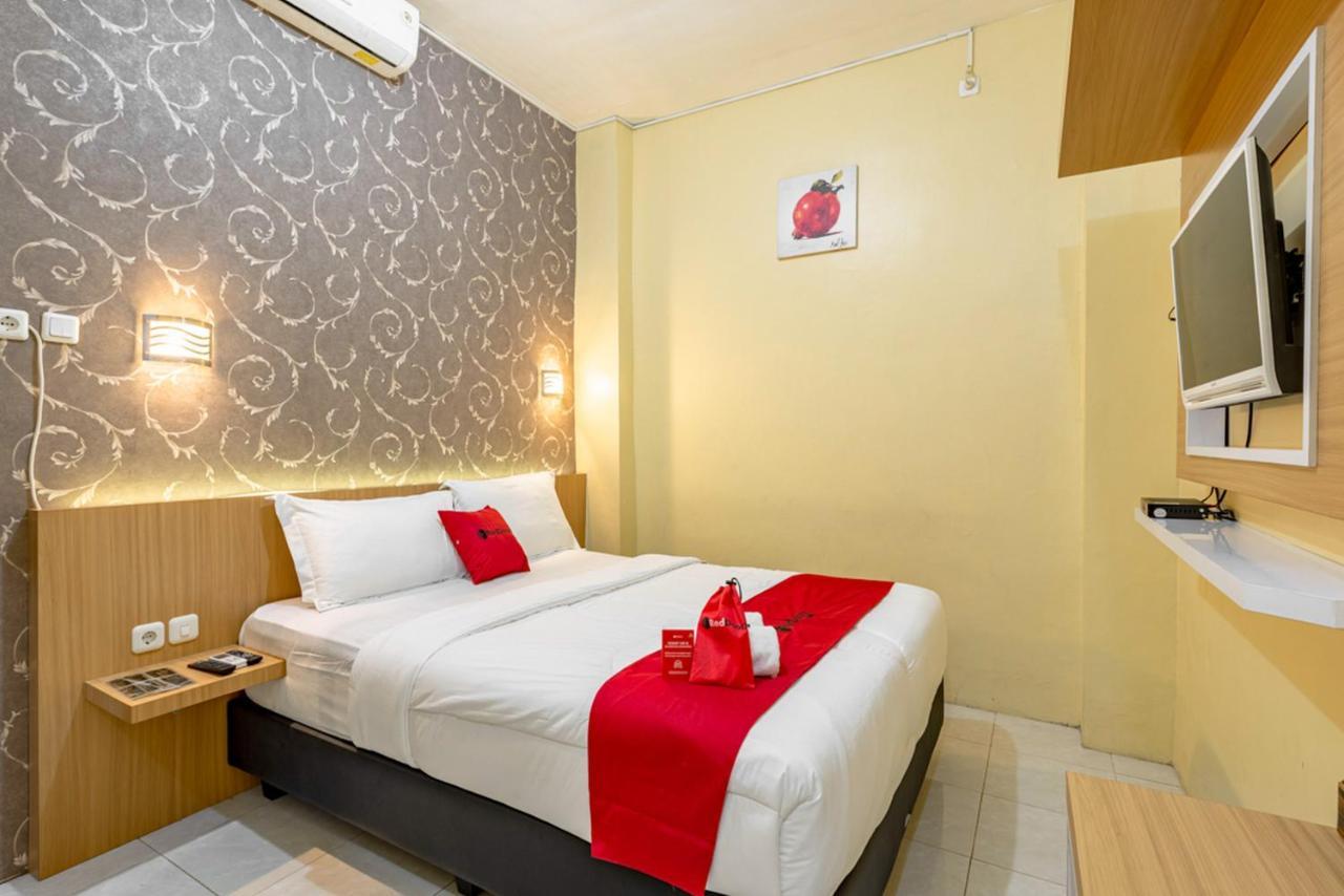 Hotel Reddoorz Near Dino Park Malang Exterior foto